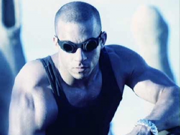 Vin Diesel - scena iz filma Pitch Black