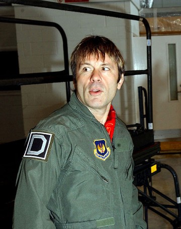 Bruce Dickinson (Wikipedia)