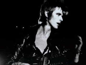 Starman - biografija Davida Bowieja