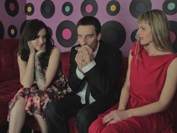 Tomislav Goluban u društvu Kristine Matijašić i Slađane Pribolšan na snimanju spota 'Gambler's Blues'