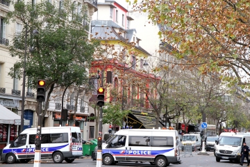 Policijske barikade ispred kluba Bataclan u Parizu