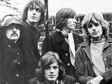 Pink Floyd snimljeni 1968. godine: Gilmour, Mason, Barrett, Waters i Wright (Izvor: Wikipedia)