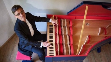 Slawomir Zubrzycki za violom organistom