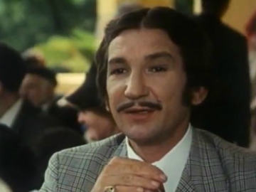 Relja Bašić kao Gospon Fulir u filmu Kreše Golika 'Tko pjeva zlo ne misli' (1970),  ulozi po kojoj će zauvijek biti upamćen (Izvor: Screenshoot iz filma)