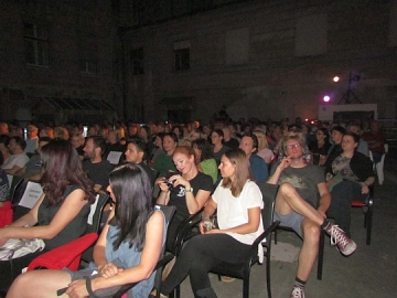 Još jedna, slijeva, naprijed. Lijepo je nastupati u filmu koji zanima publiku (Foto: Marko Brecelj)