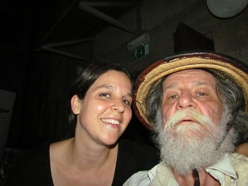Selfie s Majom Zrim, koja me častila čajem, a Arijanu kavom (Foto: Marko Brecelj)