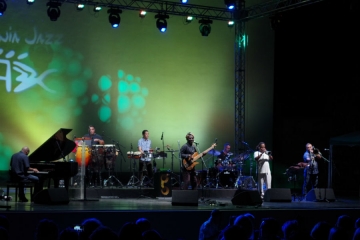 Richard Bona na opatijskoj Ljetnoj pozornici na 17. Liburnia Jazz Festivalu (Foto: Davor Hrvoj)
